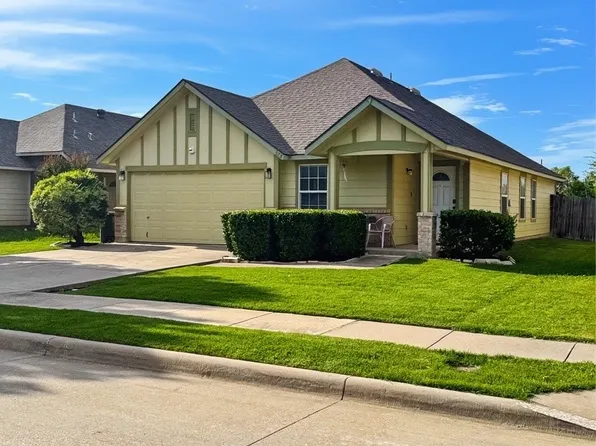 329 Wolf Mountain Ln, Fort Worth, TX 76140