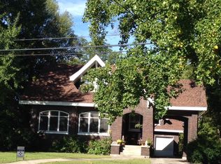 629 N Main St, White Hall, IL 62092