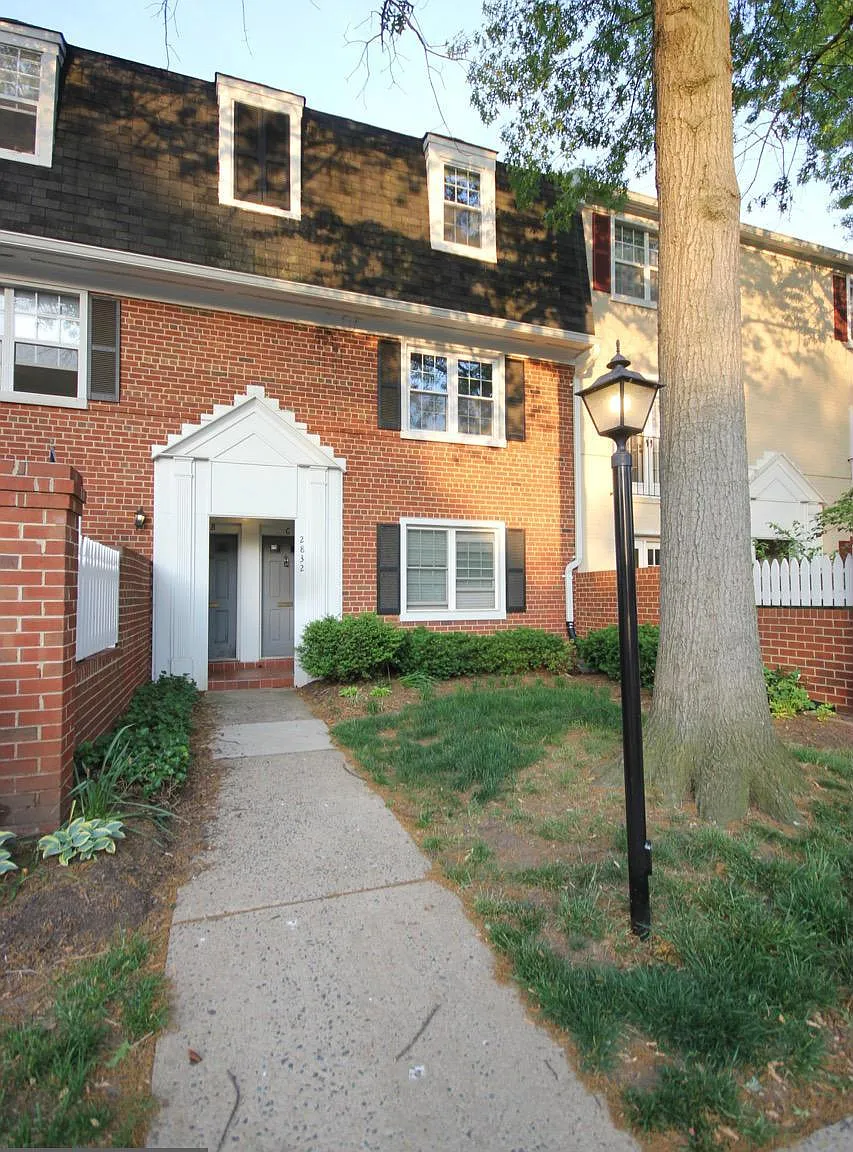 2 bed, 1.0 bath, 875 sqft, $2,375 — Photo 2