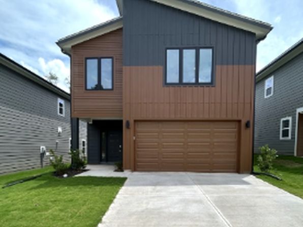 208 Summer Breeze Dr
