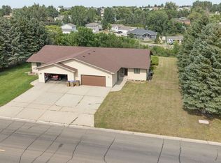 1708 16th St NW, Minot, ND 58703
