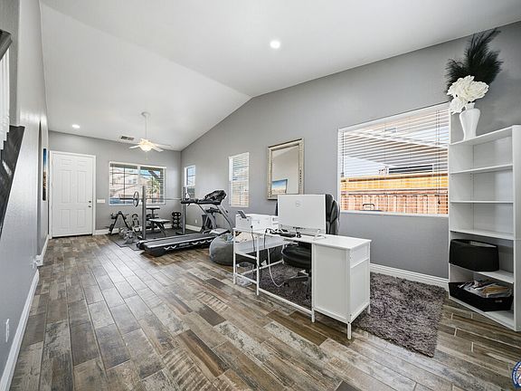 4th image of 1238 N Maple Ave