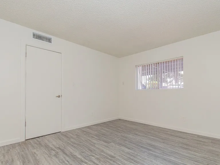 1325 W Guadalupe Rd — Photo 36
