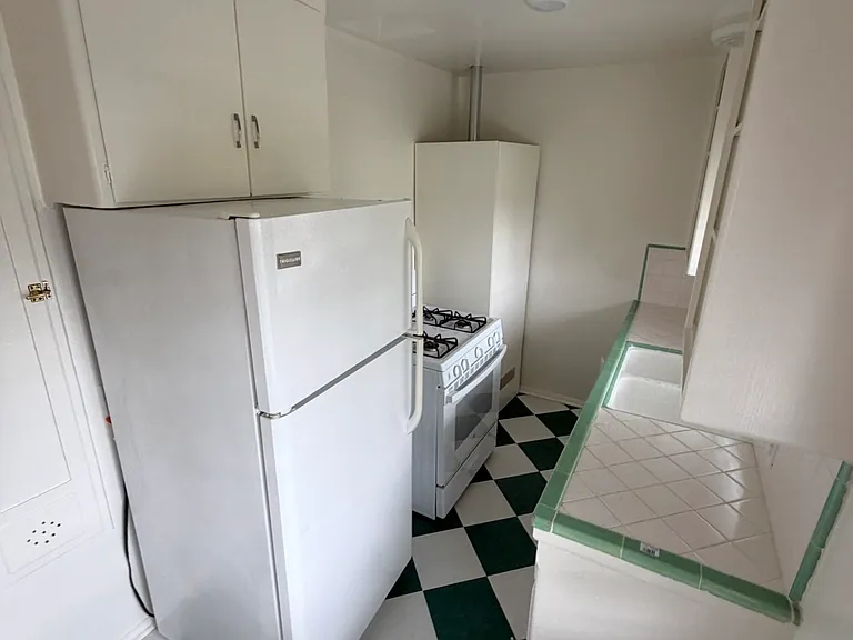 130 1/2 S Wetherly Dr #130-1/2 — Photo 5