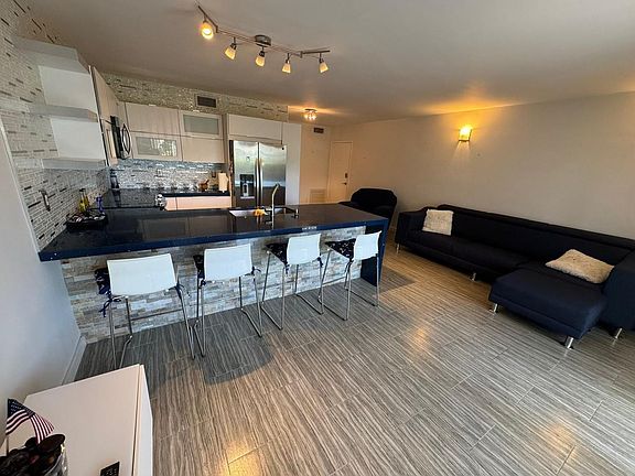 5th image of 505 NE 20th Avenue #101