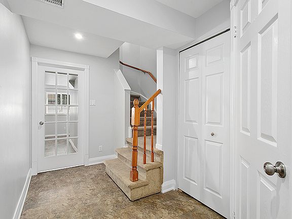 3rd image of 1576 Thurlow St
