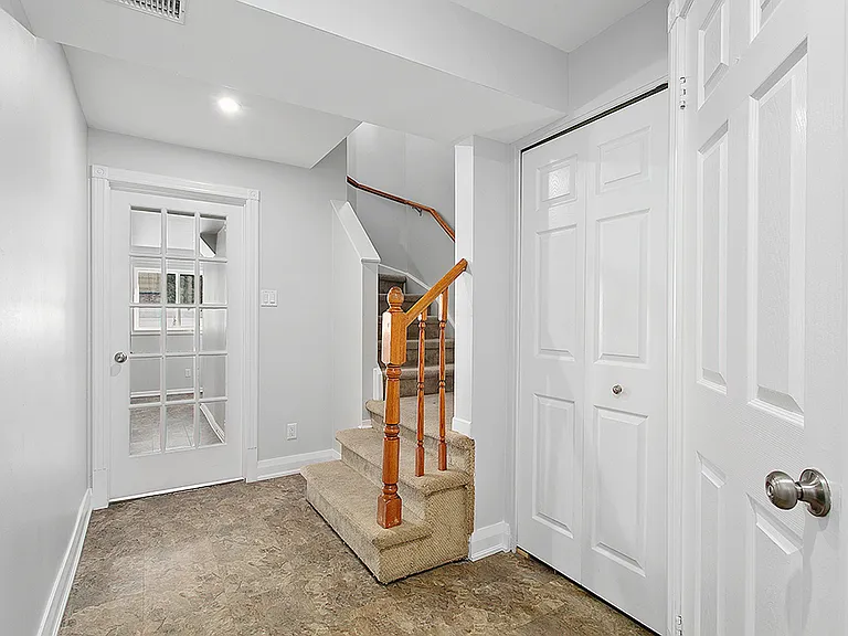 1576 Thurlow St — Photo 3