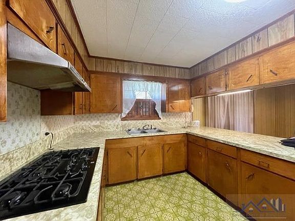 5th image of 104 Canal Ln