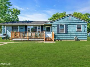 62 Garnsey Pl, Belford, NJ 07718