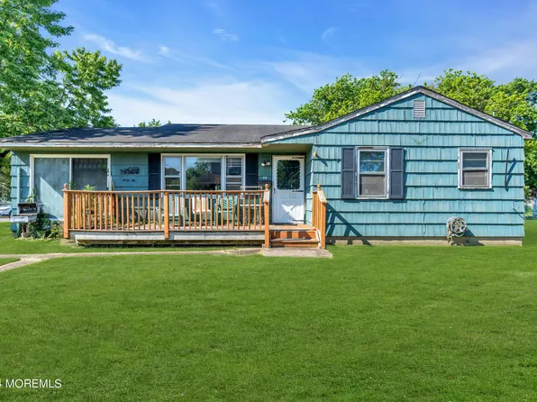 62 Garnsey Place, Belford, NJ 07718