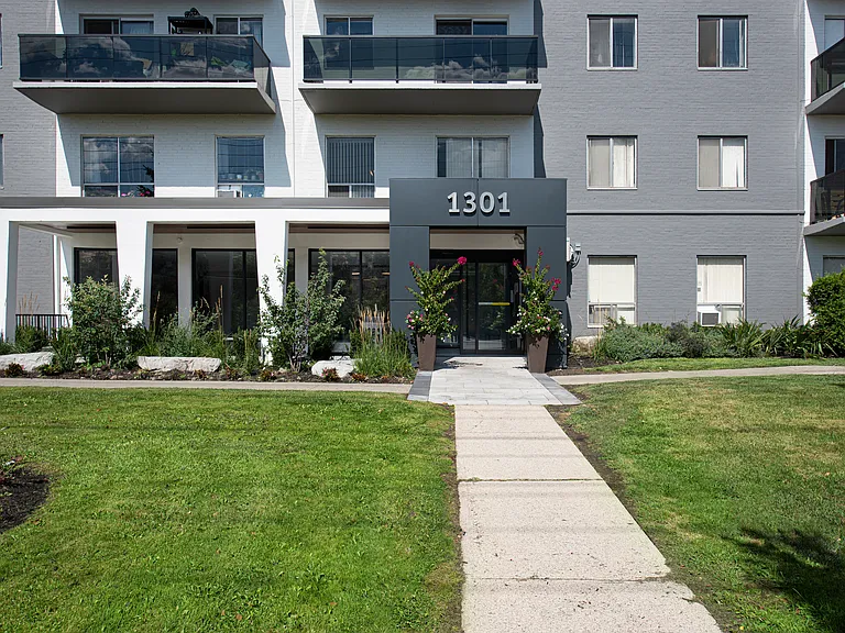 1301 Dundas St W — Photo 27