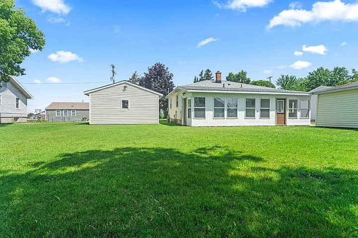 3276 Lombard St SW — Photo 2