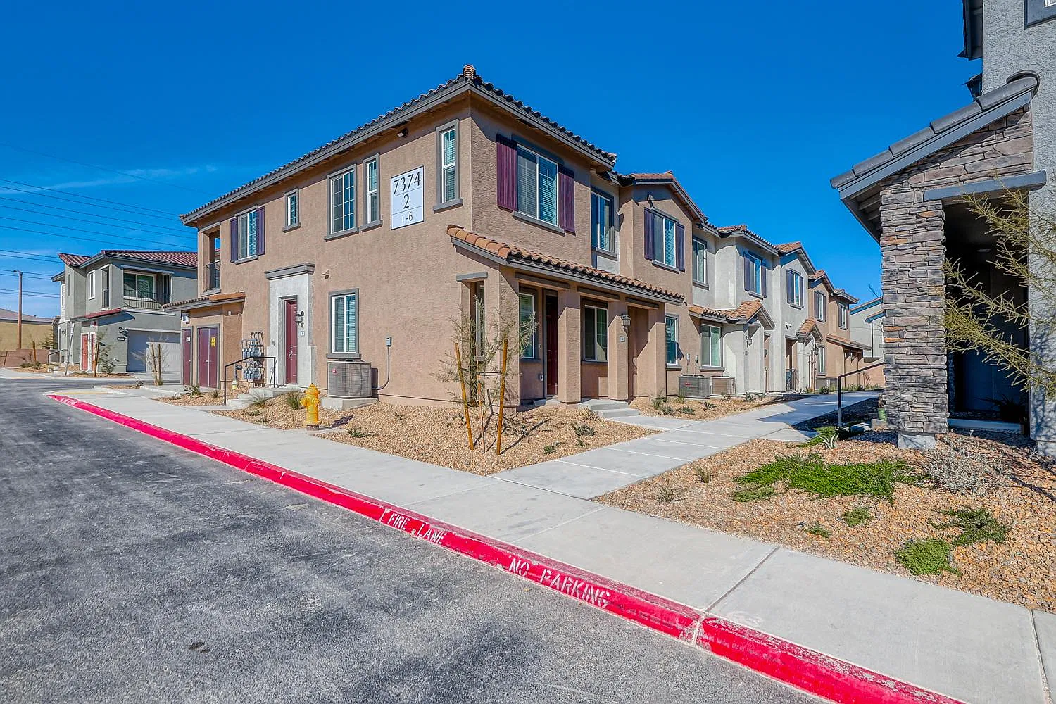 3 bed, 1545 sqft, $2,299 — Photo 1