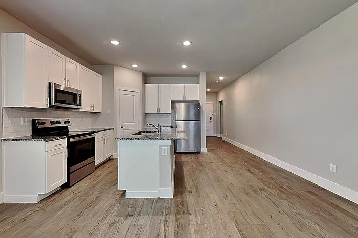 1501 Marvin Gdns — Photo 6