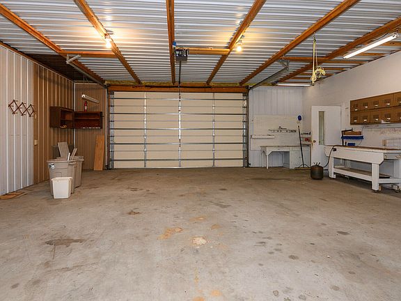 4th image of 412 W Sampson Ave