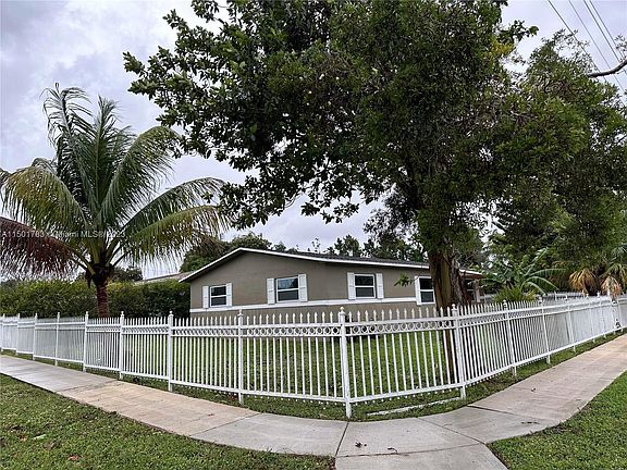 2nd image of 15540 NE 14th Ave