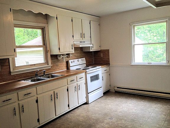 3rd image of 321 Knight Ct