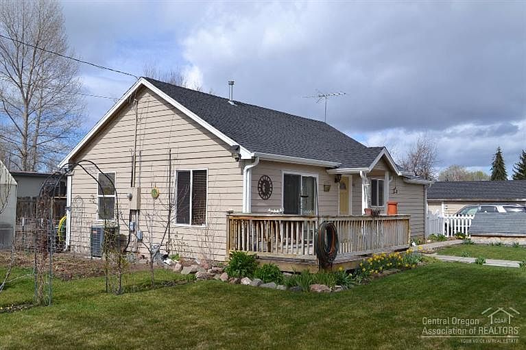 1st image of 663 SE Willowdale Dr