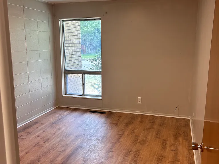 896 Raymond Dr #3 — Photo 9