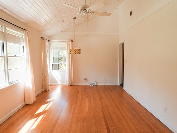 Living with vaulted ceiling