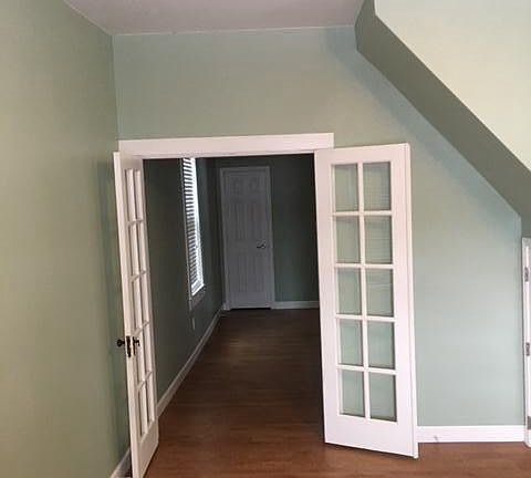 4th image of 15 E Park St