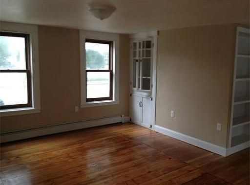 5th image of 18 Pleasant St #1