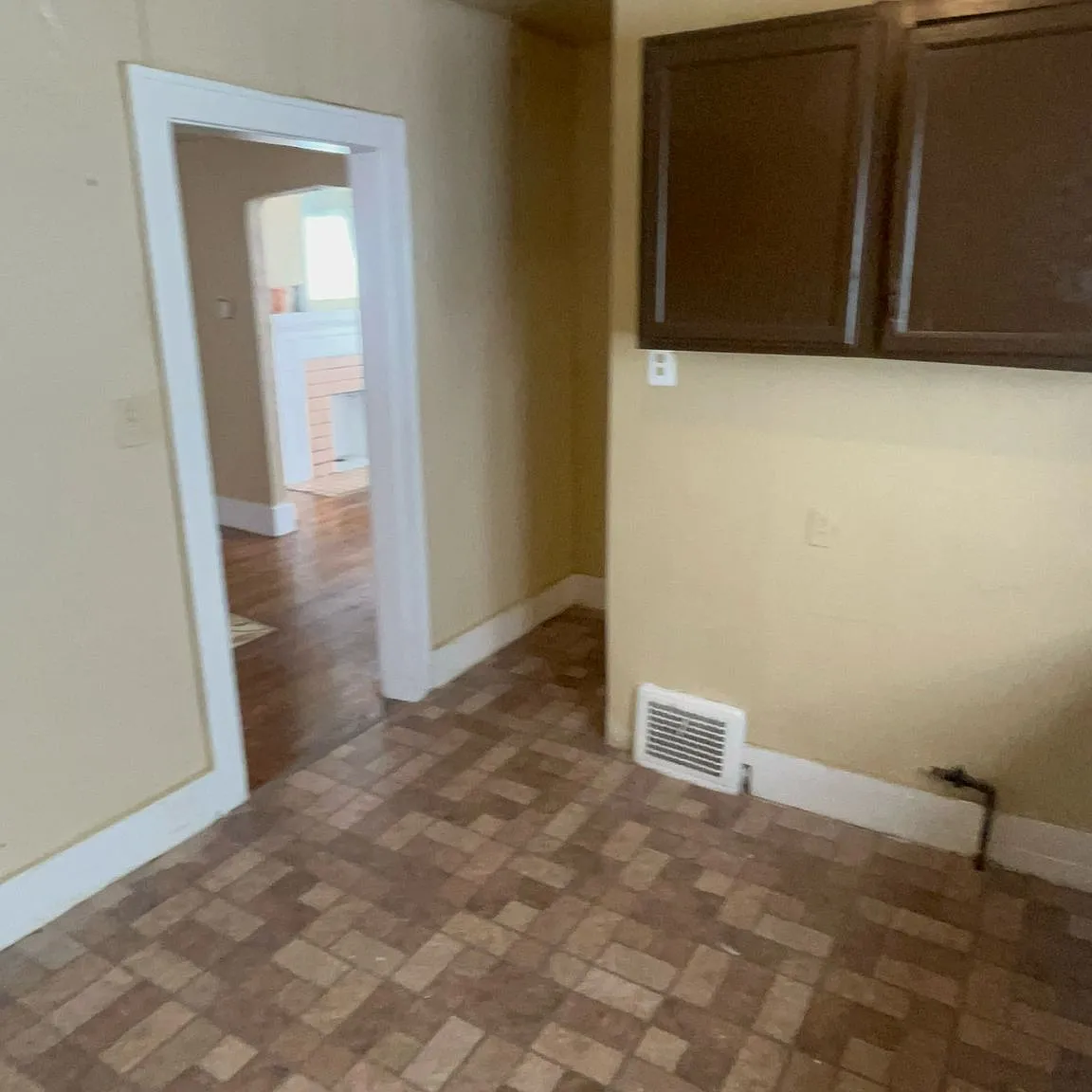 3 bed, 1200 sqft, $1,200 — Photo 3