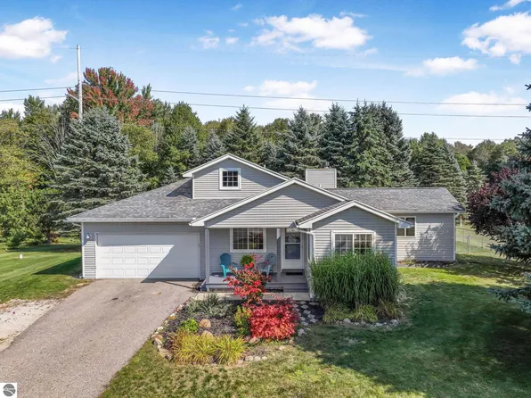 835 Mulberry Dr, Traverse City, MI 49685