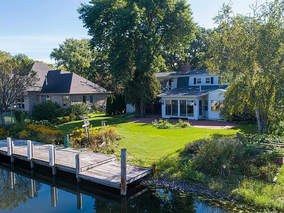 5th image of 2555 Shorewood Dr