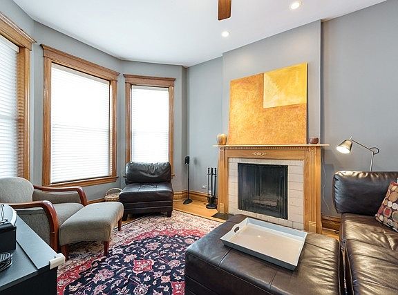 2nd image of 1919 W Bradley Pl