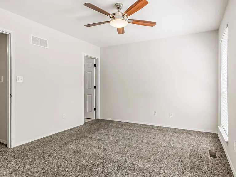 331 Heritage Commons Cir — Photo 13