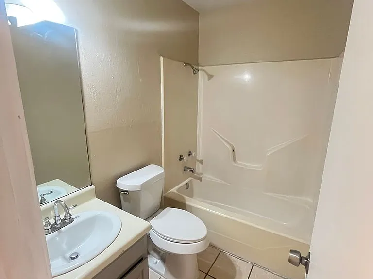 Town Creek Apartments — Photo 26