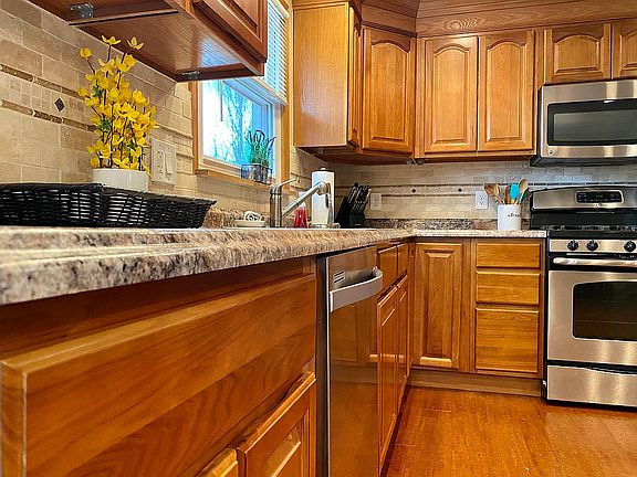 2nd image of 1524 Anglewood Dr