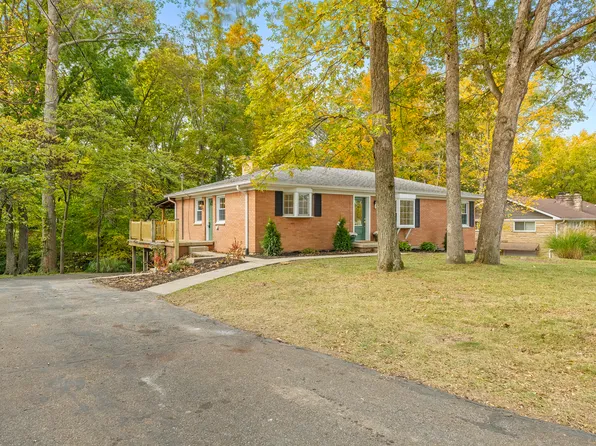 7695 Hillcrest Dr, Mooresville, IN 46158