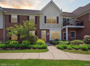 1056 Shiawassee Cir, Howell, MI 48843