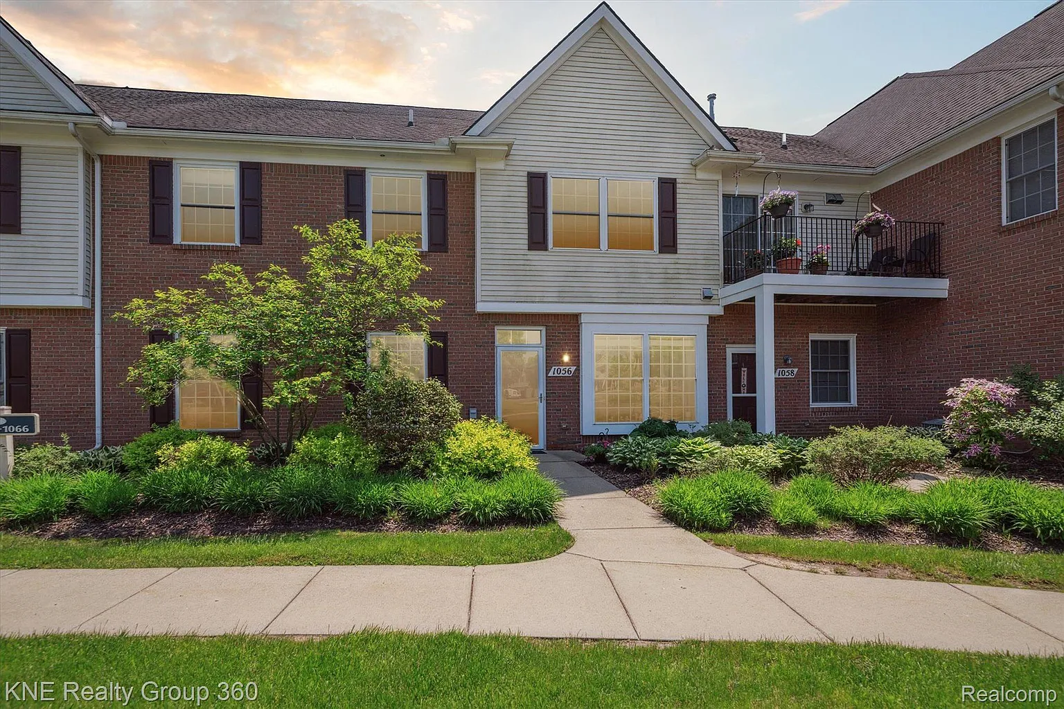 1056 Shiawassee Cir photo 1
