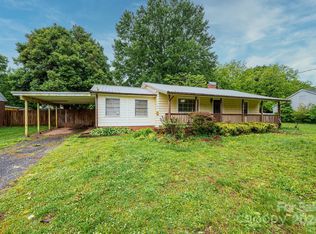 49 20th Ave NW, Hickory, NC 28601