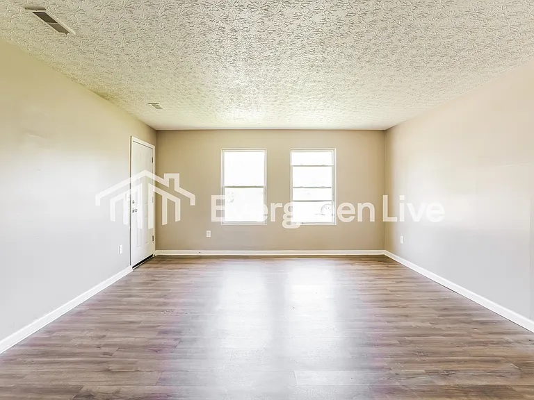 2641 Bulen Ave — Photo 4