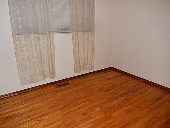 5th image of 6124 Vermont Ave