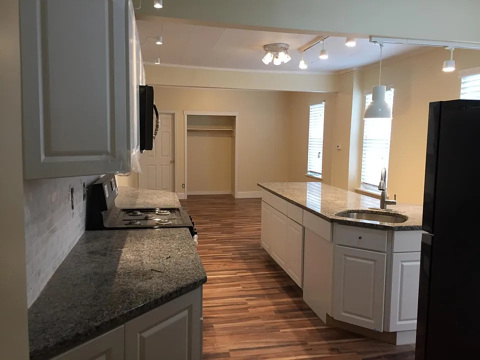 counter sink view from entry hall