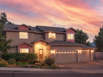 300 Woodville Way, Rogue River, OR, 97537