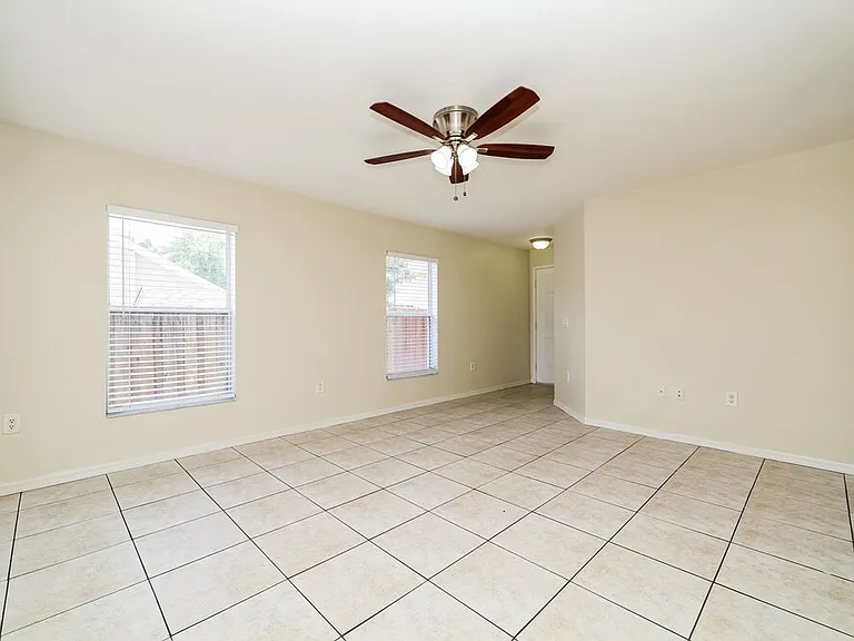 11805 Prickly Pear Way — Photo 3