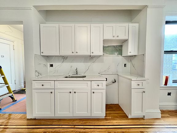 5th image of 6015 Woodside Ave #6R