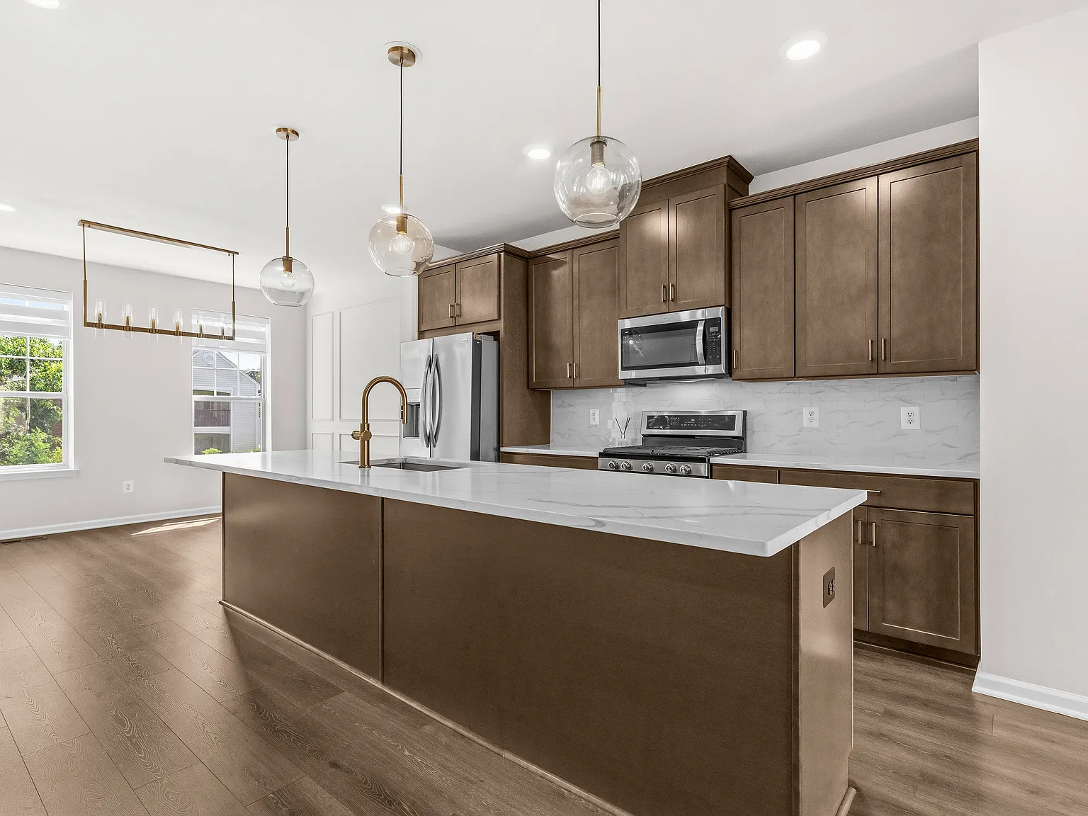 3 bed, 1960 sqft, $3,350 — Photo 3
