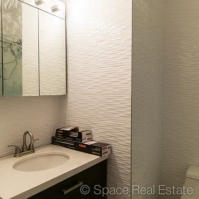 Rented by Space Real Estate | media 35