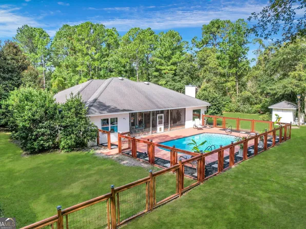 107 W Shore Ct, Brunswick, GA 31523