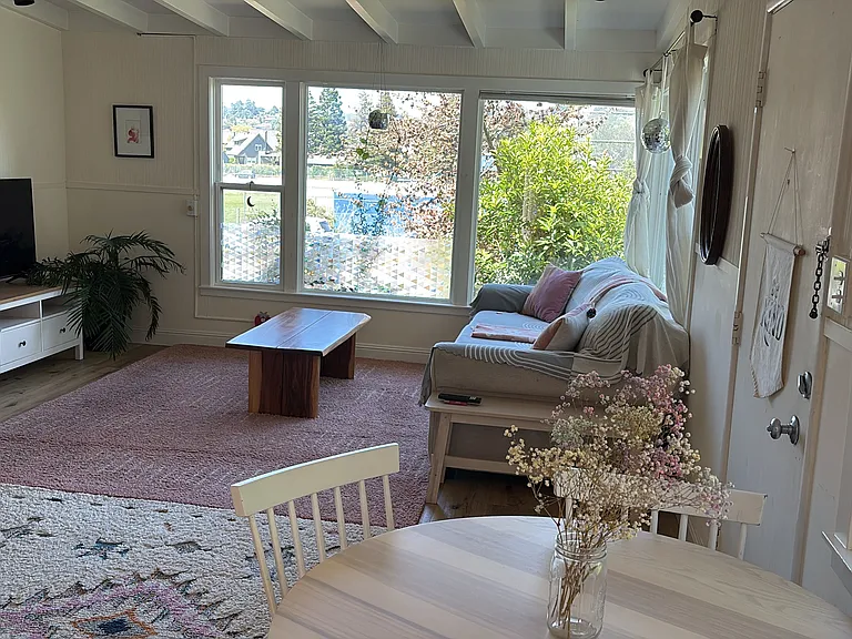 124 Almonte Blvd — Photo 3