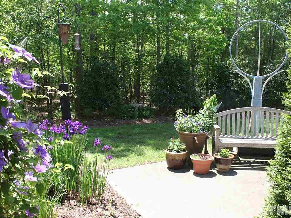 2nd image of 204 Hales Wood Rd