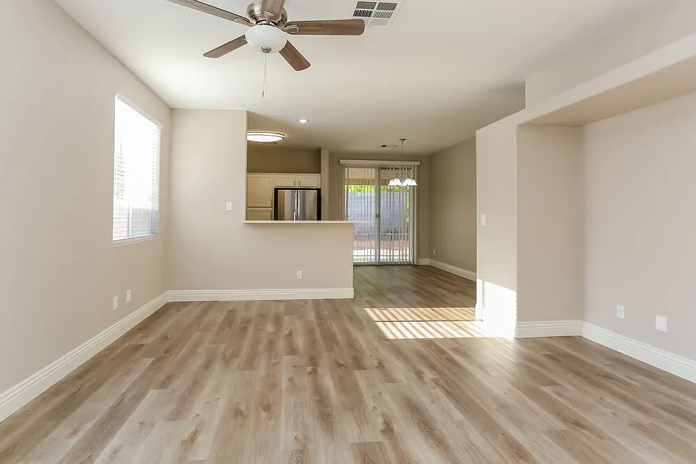 3 bed, 2.0 bath, 1305 sqft, $2,135 — Photo 3