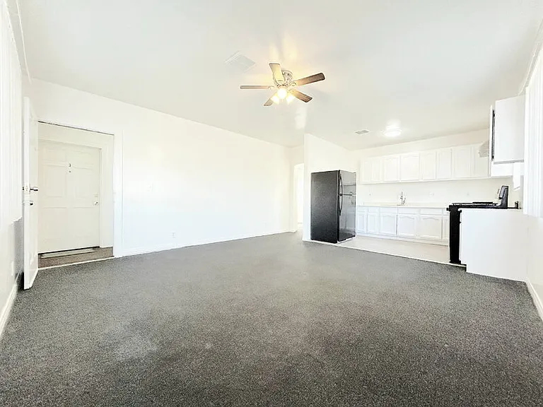 8251 S San Pedro St #4 — Photo 1